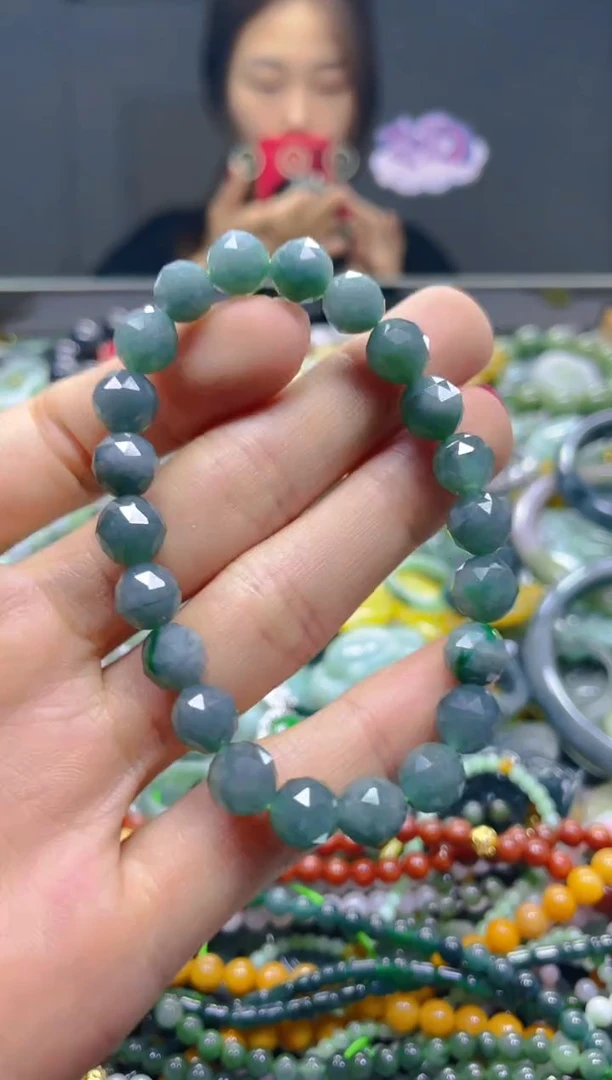颈饰未镶嵌翡翠8MM/C/翡翠A货，一件也是批发价