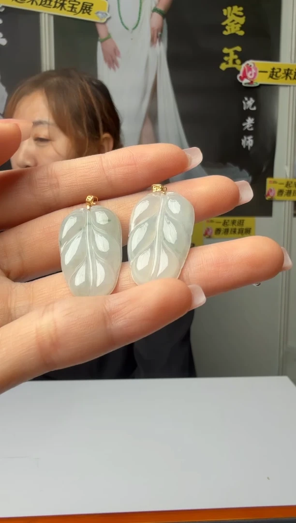 颈饰18K金镶嵌翡翠挂件多样性发一31710E