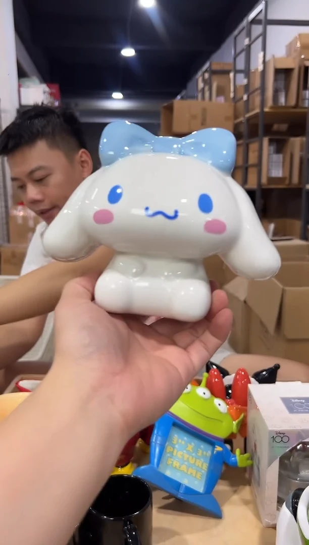 瓷片玉桂狗蹲坐笔筒