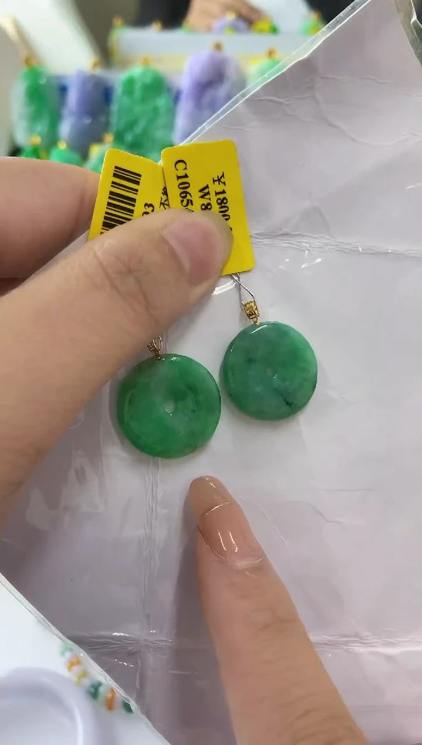 翡翠18K金镶嵌吊坠(不含链)多样性发货其中一件