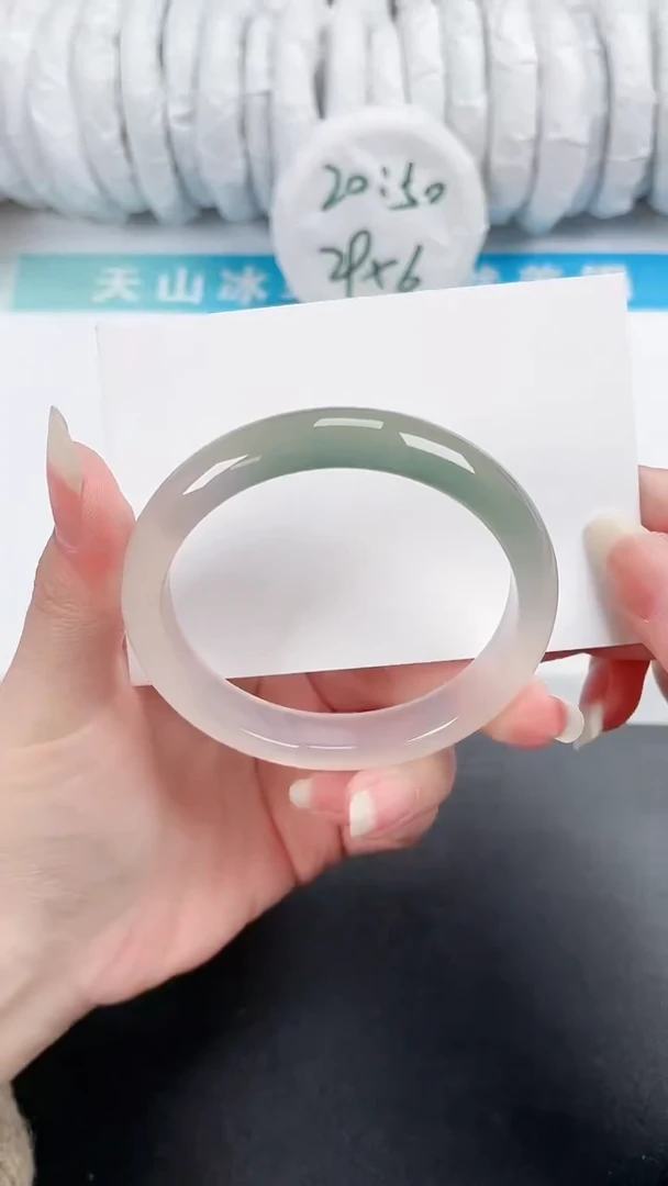 【闪购商品】石英质玉手镯未镶嵌147-56.8