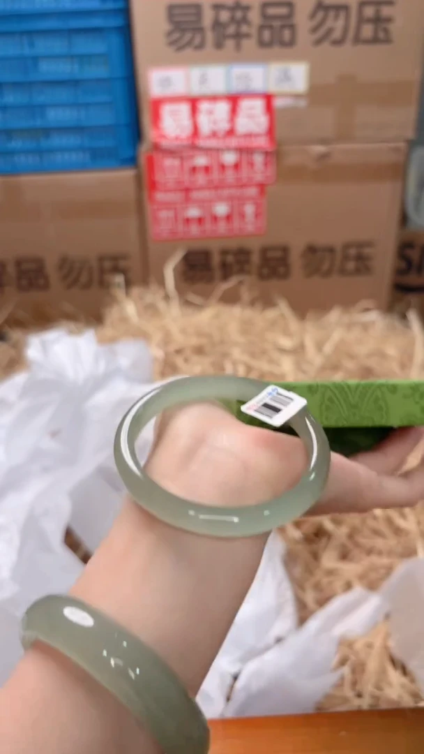 未镶嵌手镯石英质玉D-0816