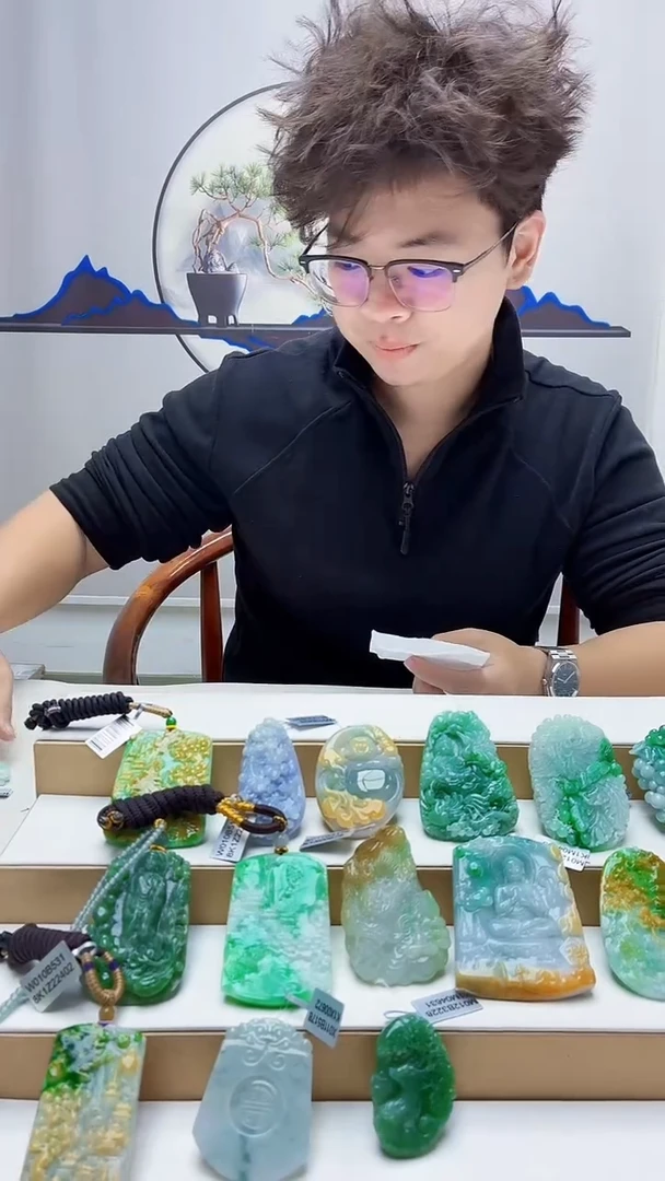 未镶嵌定制翡翠火*火4688zm-毛货挂件