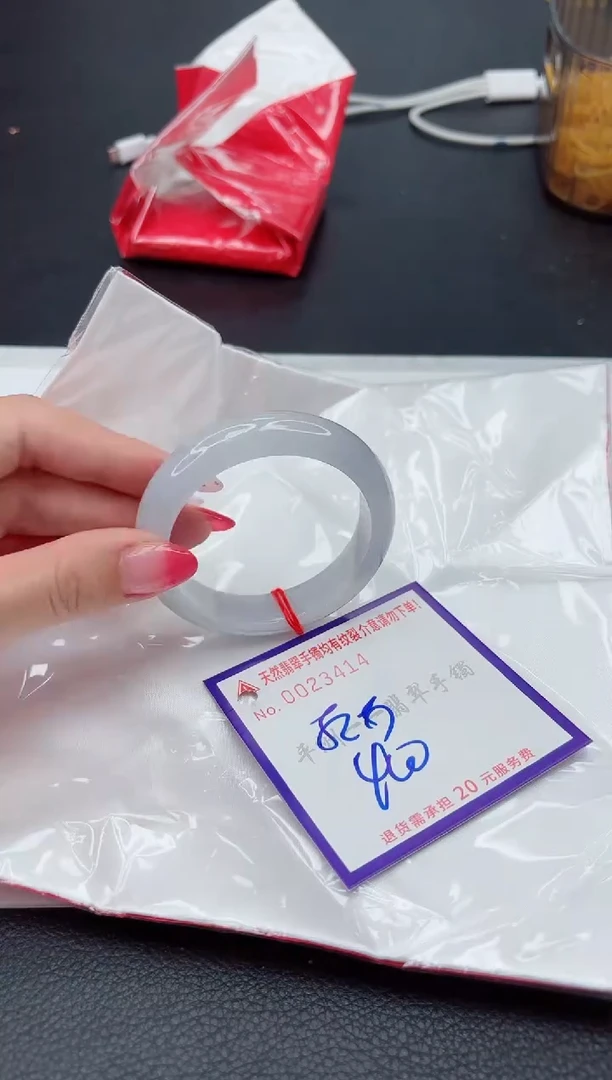 翡翠手镯未镶嵌1