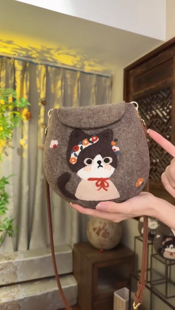 羊毛非遗纯手工包  蛋蛋包花环猫咪