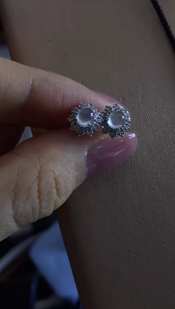 颈饰18K金镶嵌翡翠收到货48小时鉴赏期（超时不退不换）