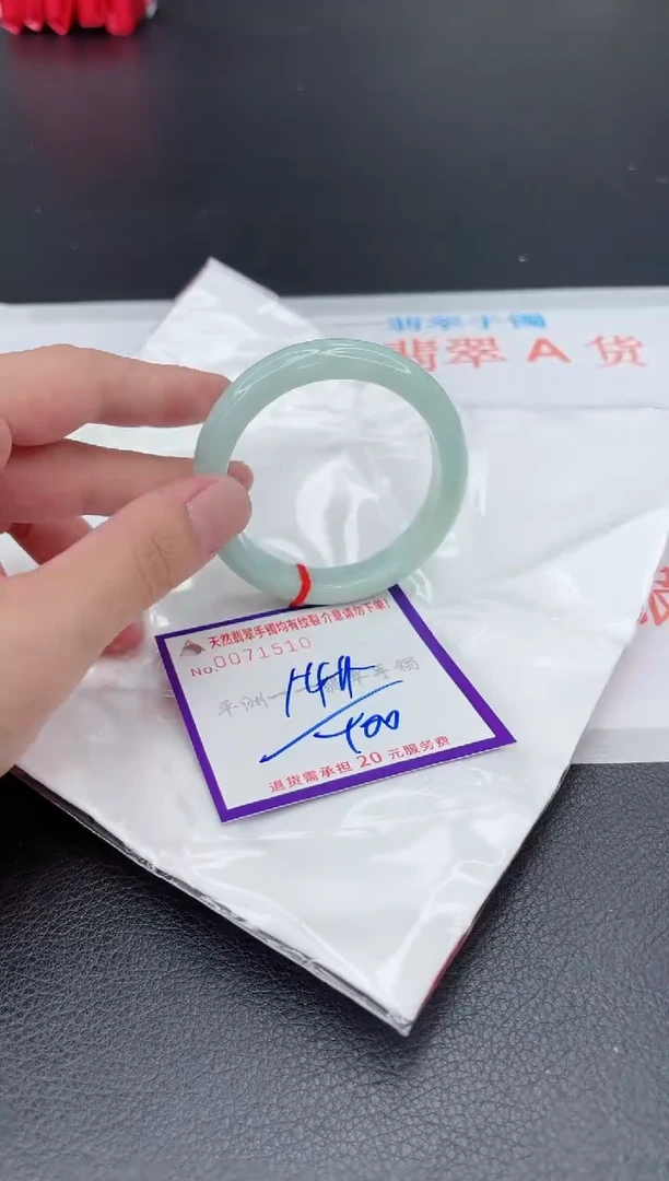 翡翠手镯未镶嵌1