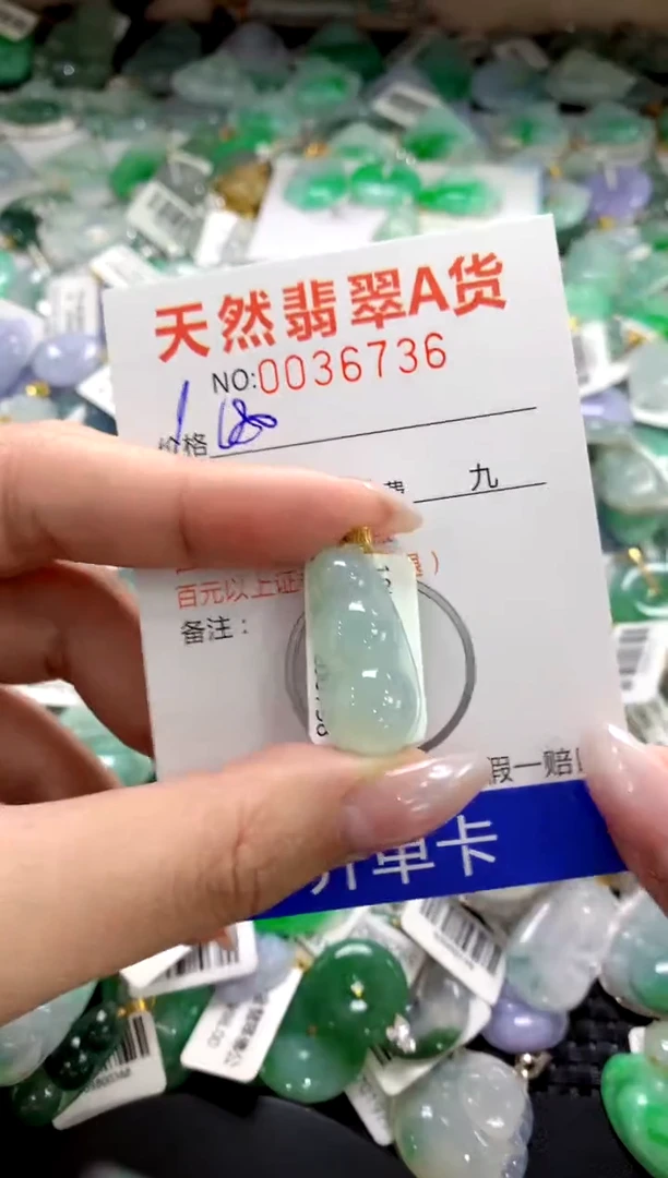 颈饰18K金镶嵌翡翠1111111111111111