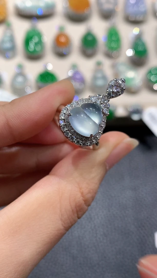 【闪购商品】翡翠戒指18K金镶嵌c113     