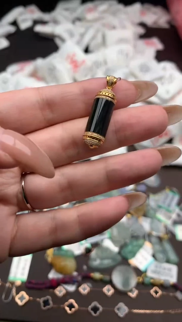 【闪购商品】翡翠挂件18K金镶嵌一