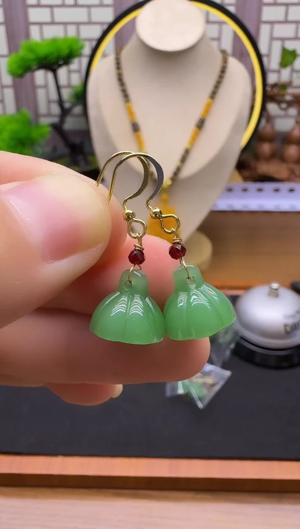 14K金镶嵌和田玉耳饰E59