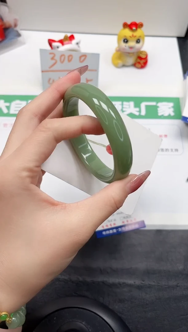 【闪购商品】石英质玉手镯未镶嵌27-62