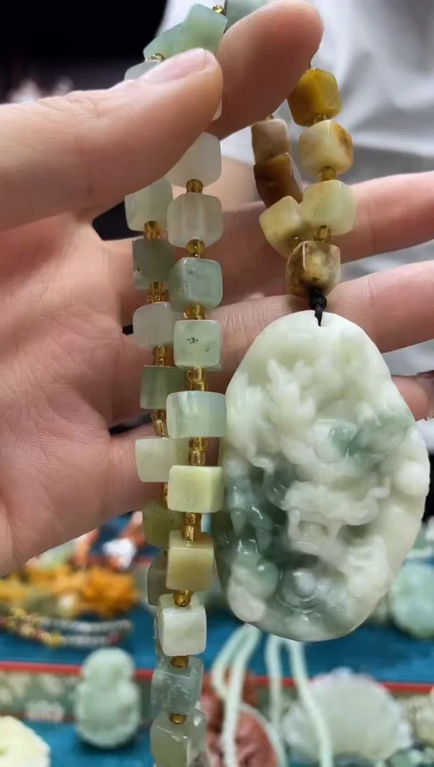 未镶嵌岫玉吊坠·
