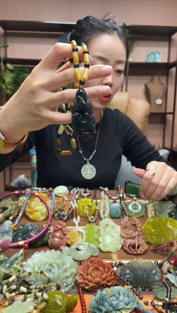 未镶嵌岫玉吊坠·