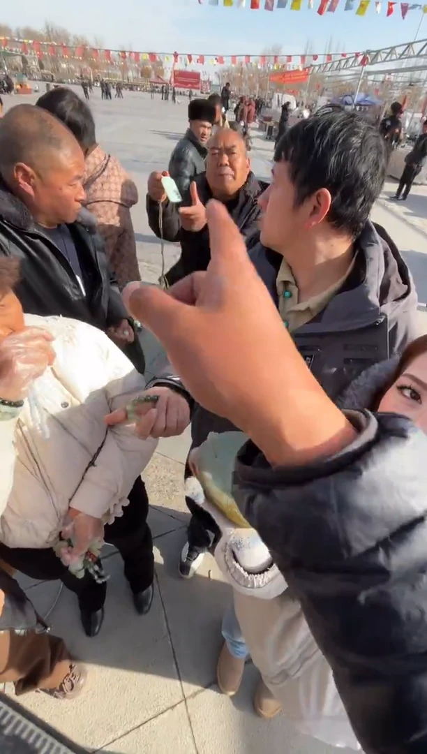 未镶嵌和田玉（糖玉）挂件和田玉