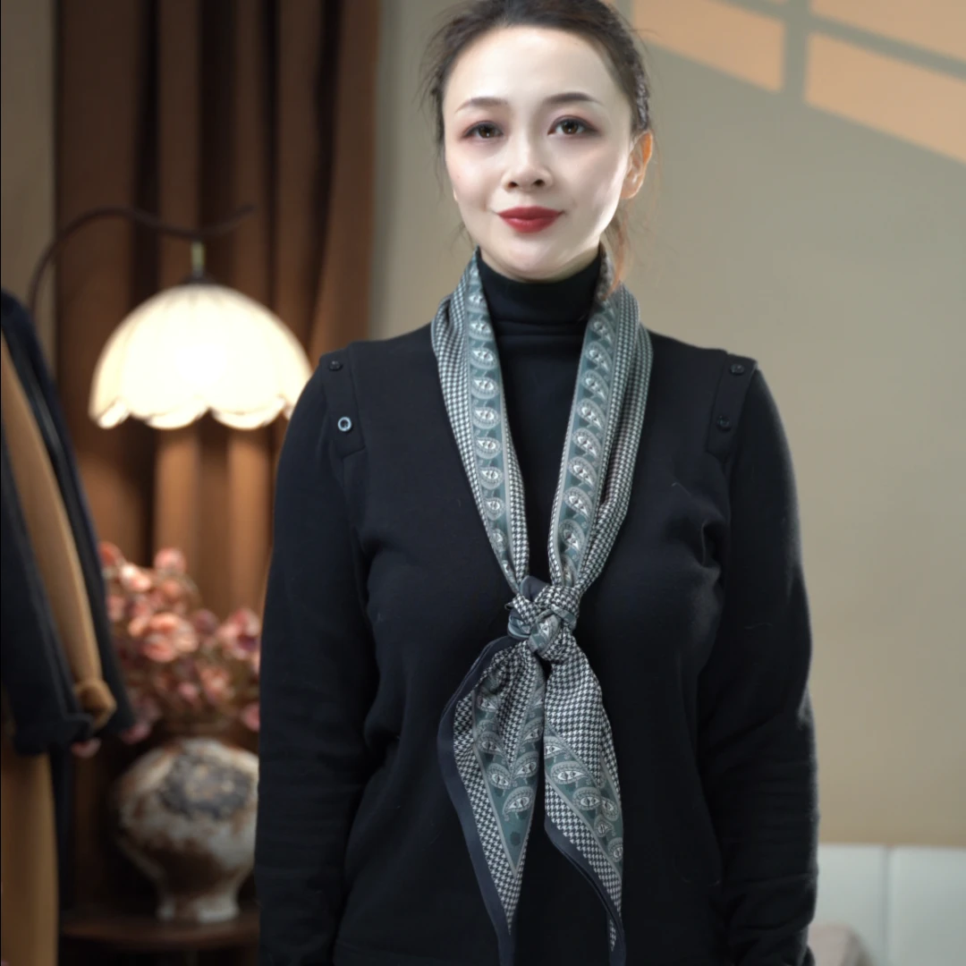 L010复古波点丝巾男女通用多功能长方形围巾不掉色花卉双面蓝卉