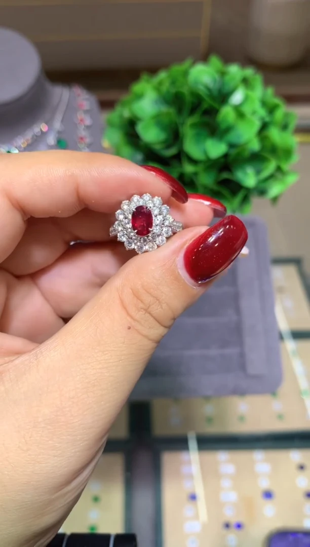 18K金镶嵌戒指红宝石1.02ct