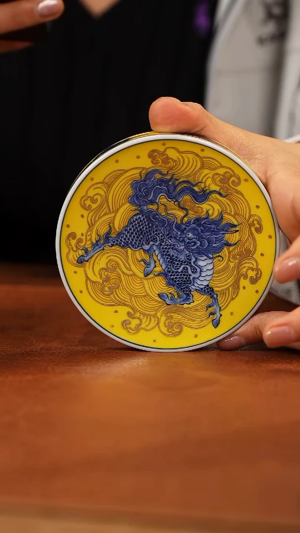 【闪购商品】杯水造黄釉麒麟盖置