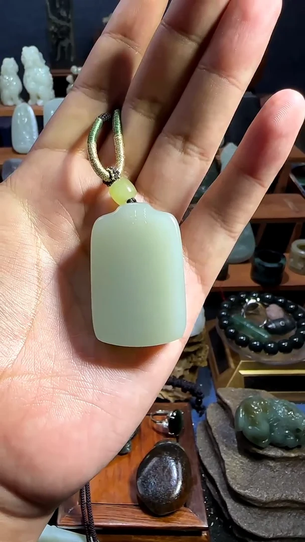 颈饰未镶嵌和田玉始**行1