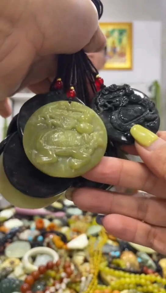 未镶嵌岫玉吊坠多样性发货发其中一件