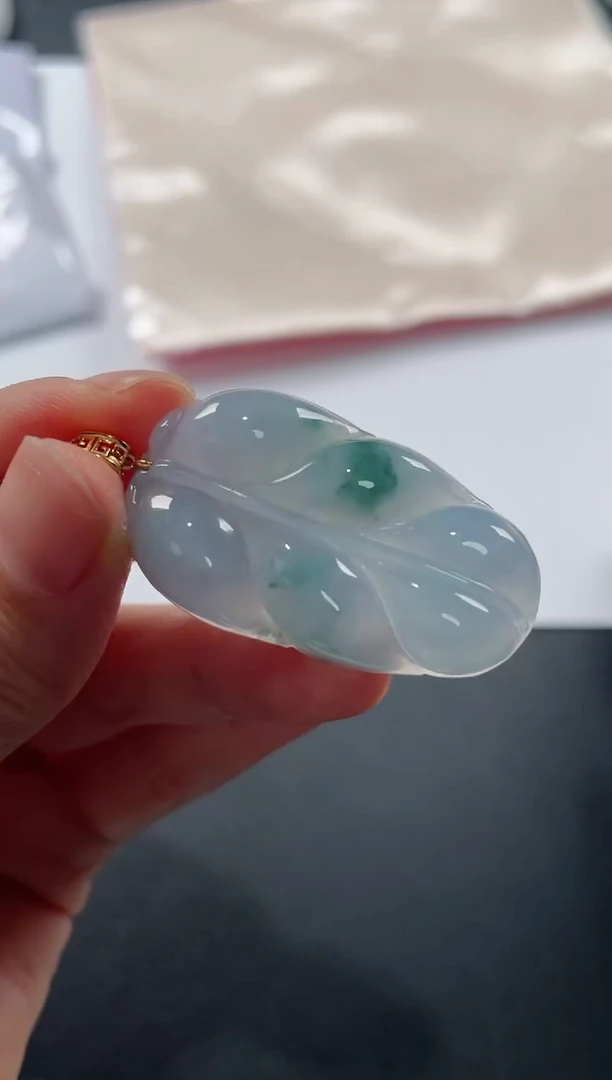 颈饰18K金镶嵌翡翠基地发货H 0573 叶子