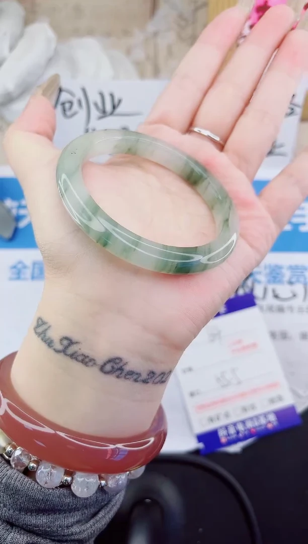 石英质玉手镯未镶嵌64