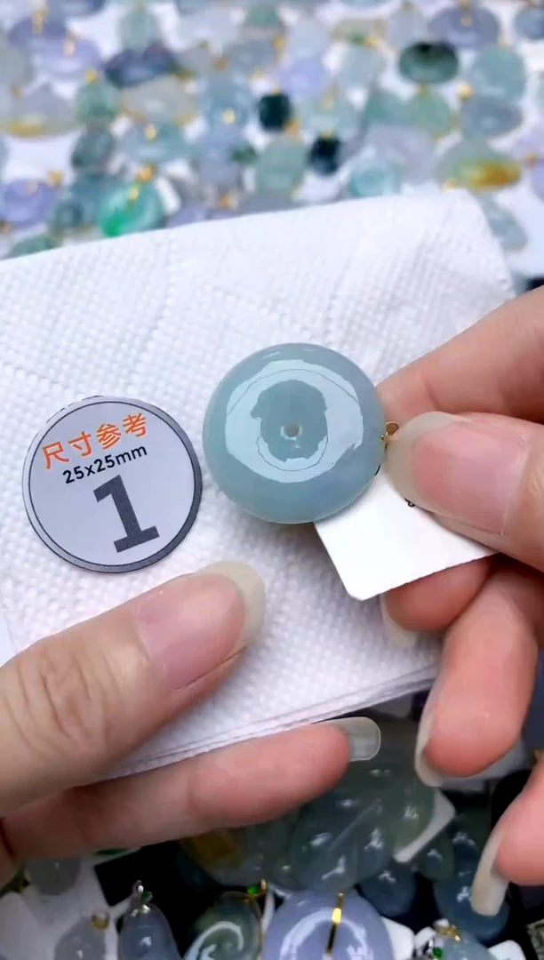 颈饰18K金镶嵌翡翠天然A货翡翠