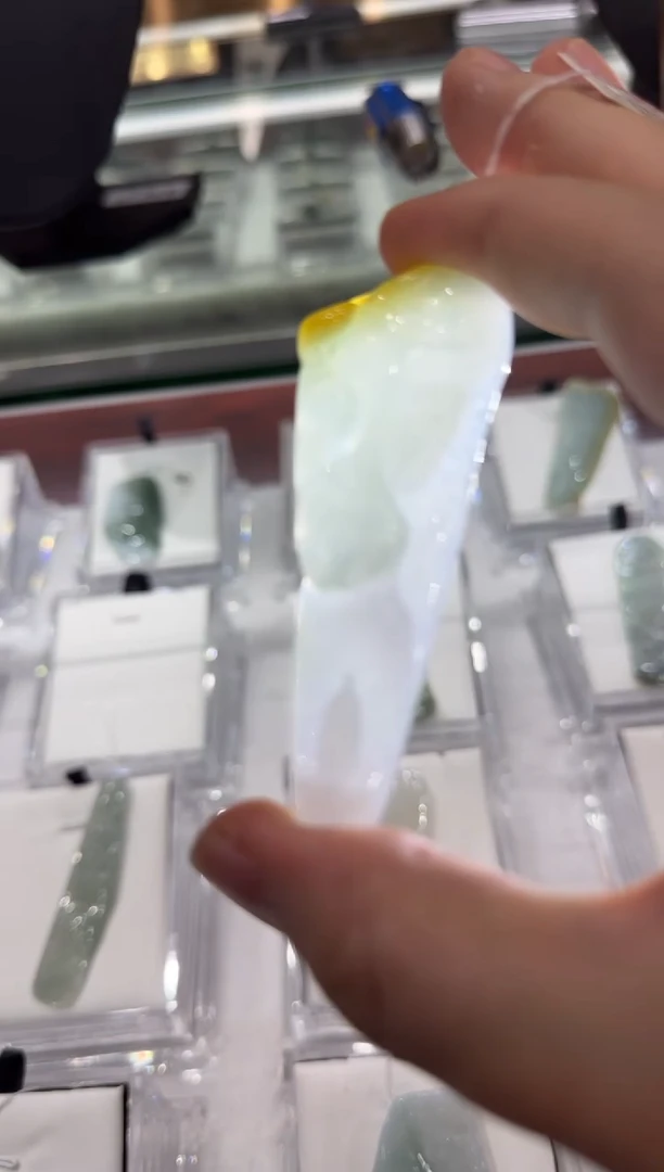 未镶嵌挂件翡翠A货翡翠孤品国雕谢林工