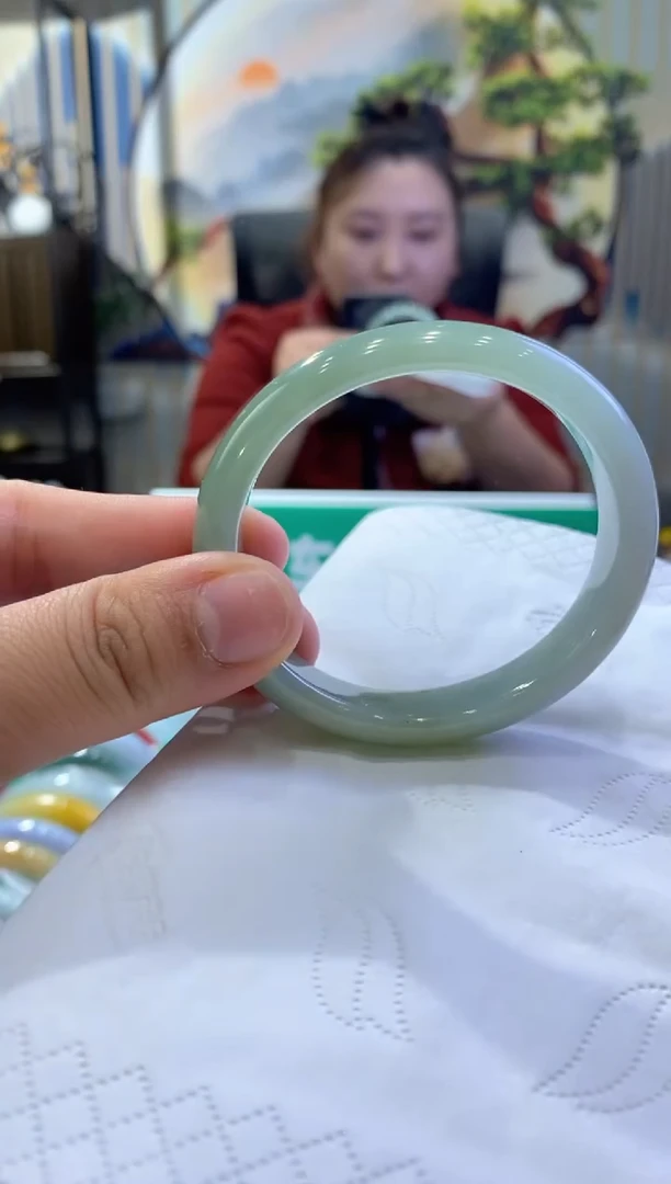 【闪购商品】翡翠手镯未镶嵌多人06786