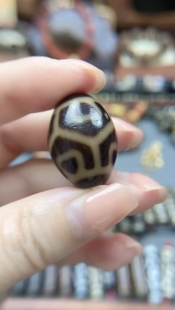 未镶嵌珠珠玛瑙/玉髓黑金达洛富甲莲心