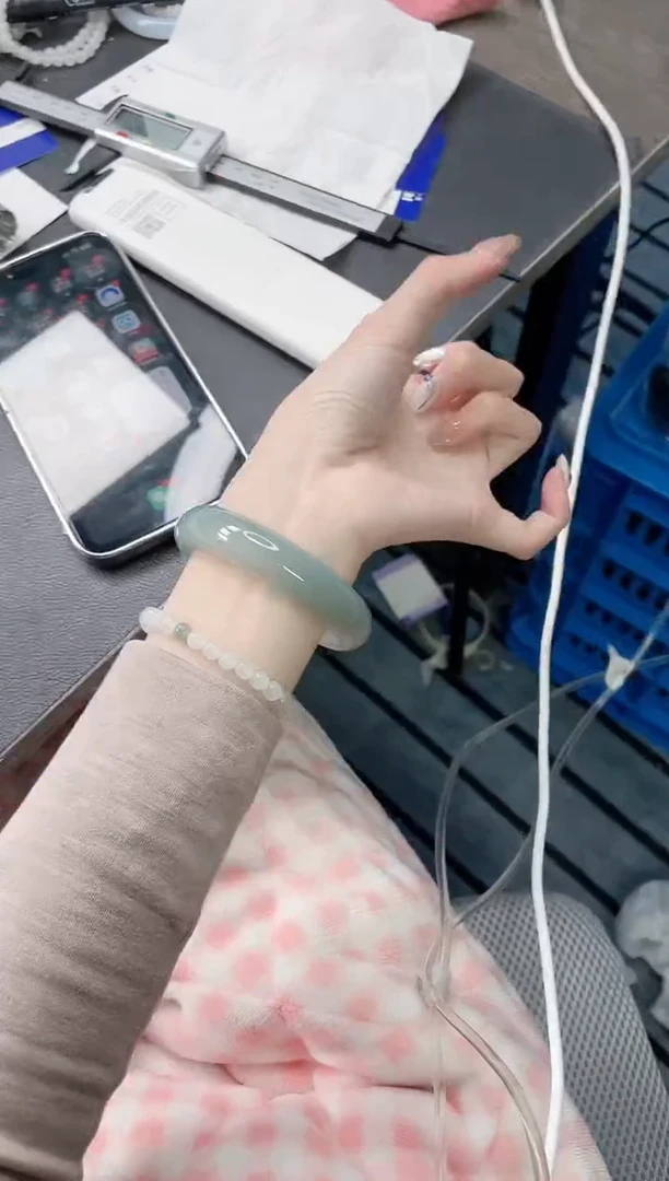 【闪购商品】石英质玉手镯未镶嵌14J92-62