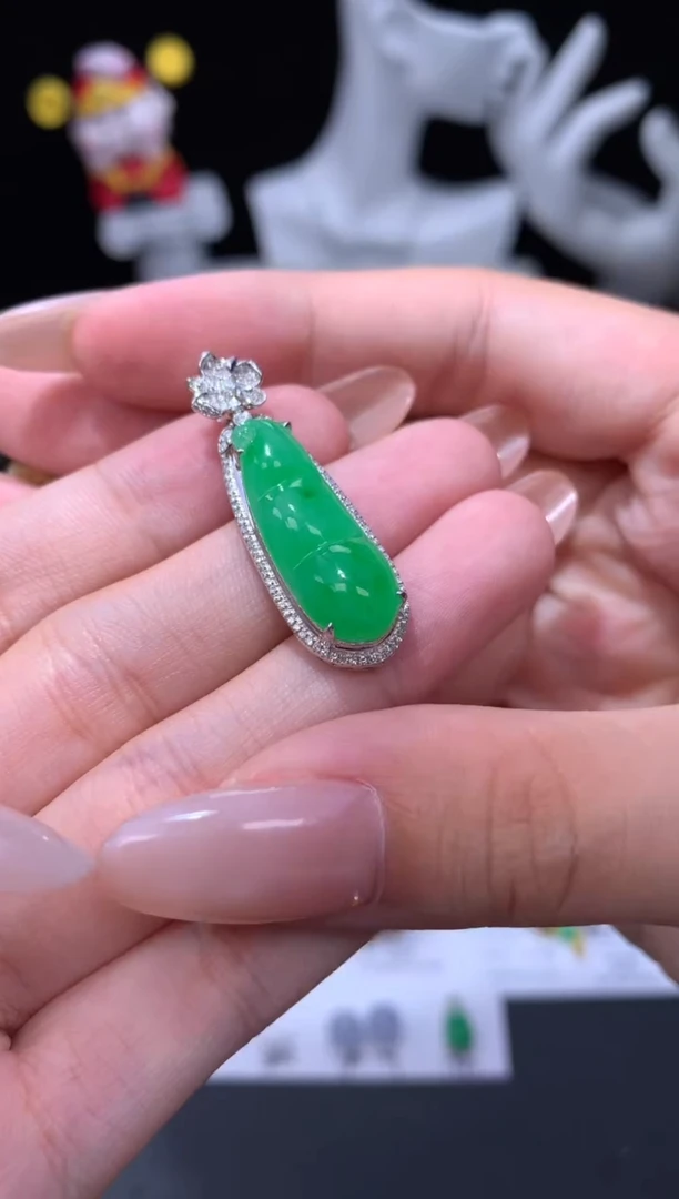 18K金镶嵌挂件翡翠48小时鉴赏期 退货不扣服务费