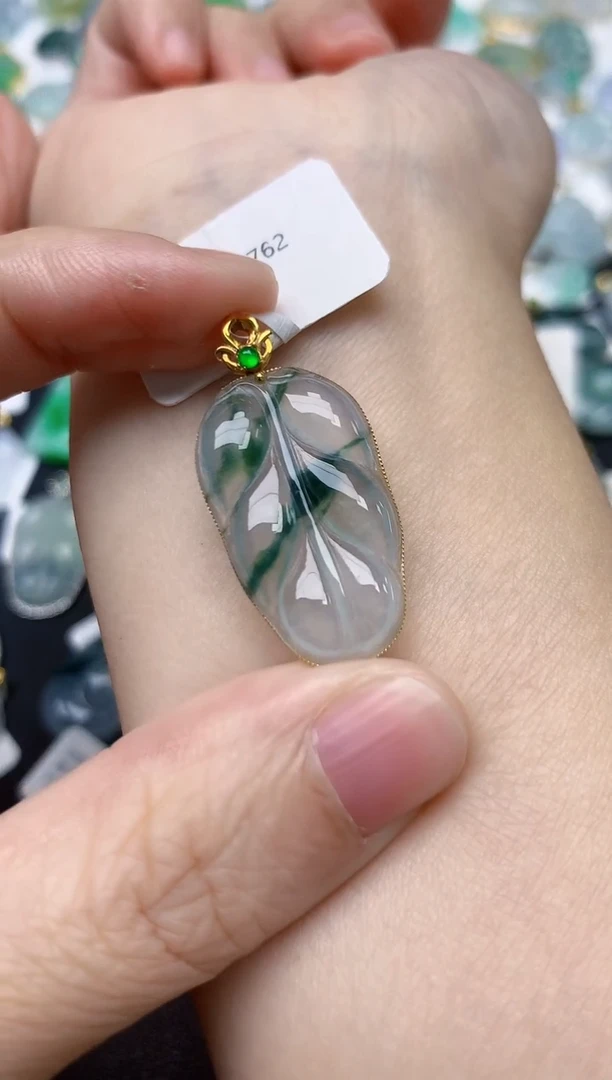 颈饰18K金镶嵌翡翠天然缅甸A货翡翠
