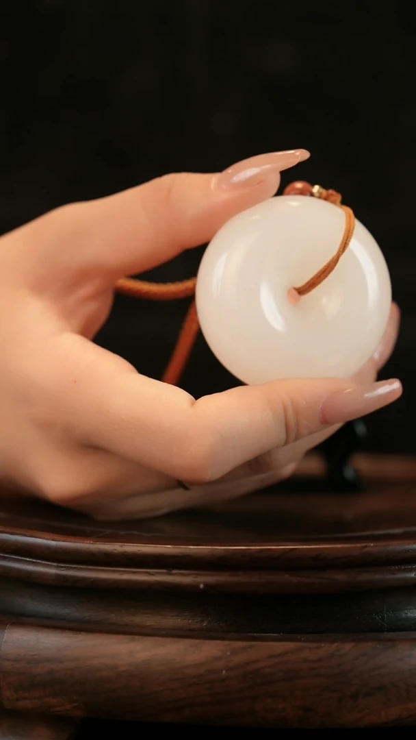 云南石荔枝白雕刻：平安扣