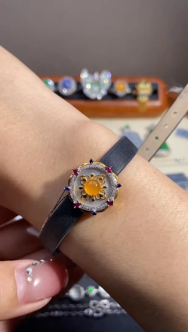 【闪购商品】翡翠颈饰18K金镶嵌吊坠手牌两用款