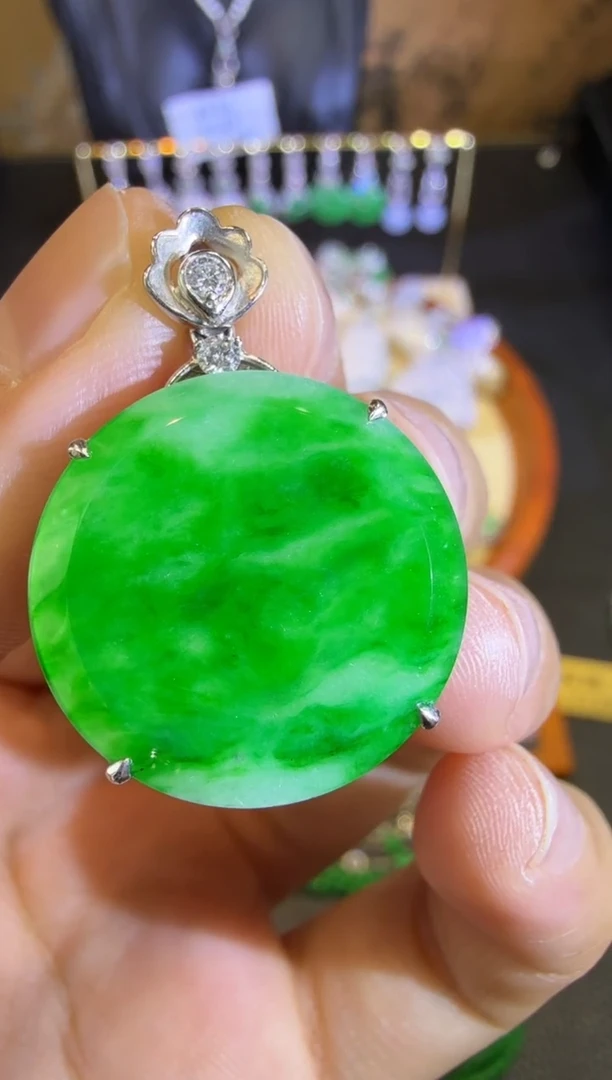 【闪购商品】翡翠吊坠(赠链)18K金镶嵌高冰金丝绿圆牌吊坠
