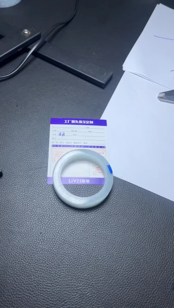 未镶嵌手镯定制翡翠赵***?定制不退不换