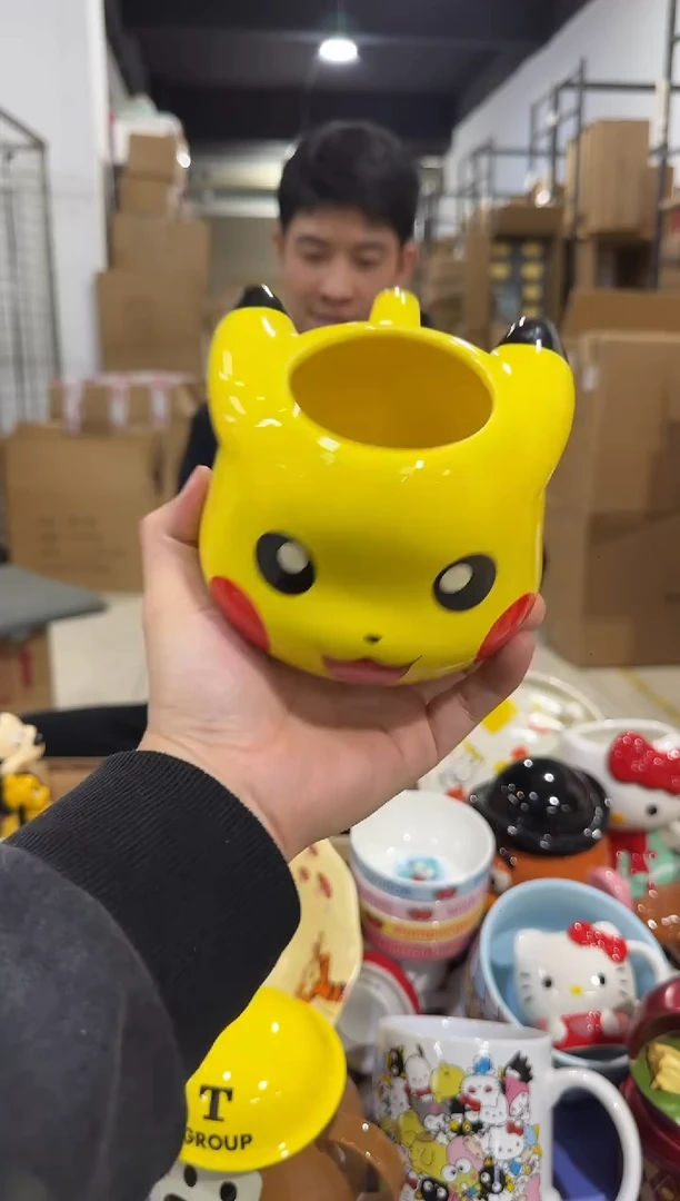 瓷片睁眼皮卡丘头杯