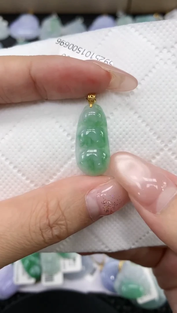 颈饰18K金镶嵌翡翠1111111111