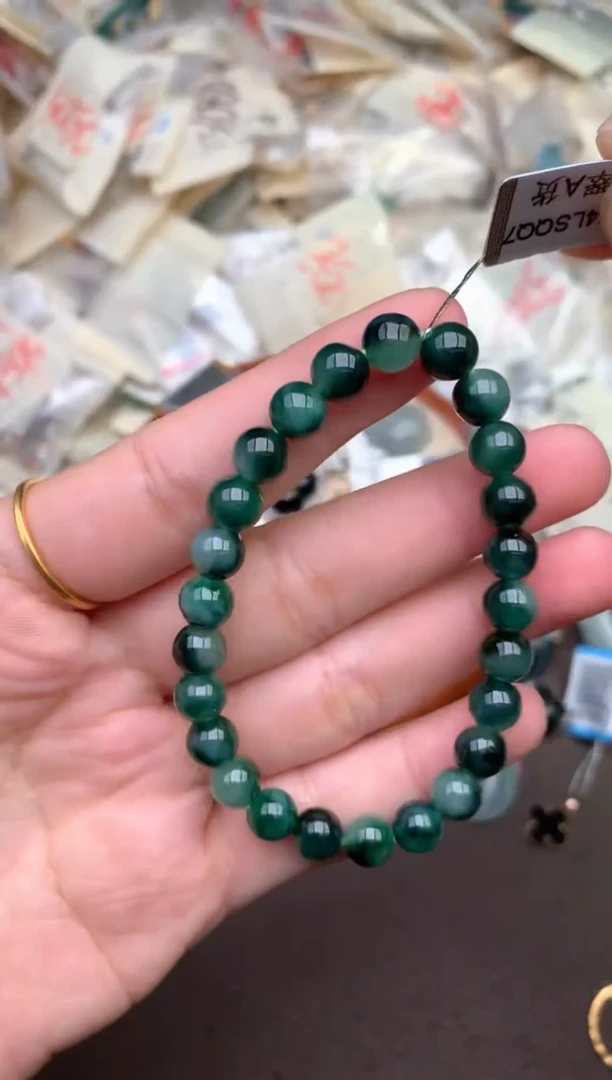 未镶嵌挂件翡翠 —