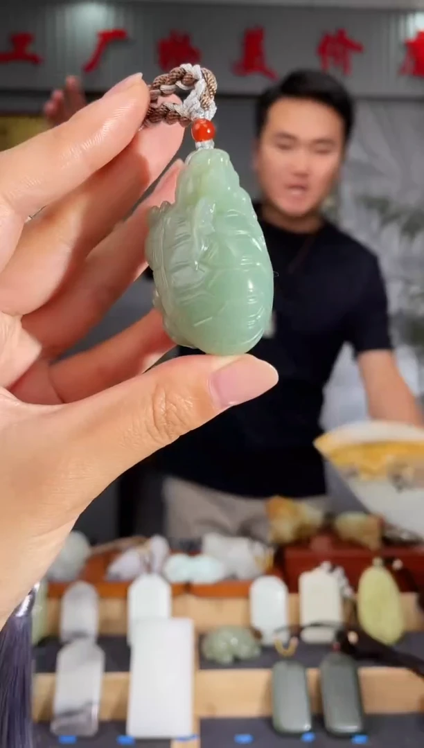 和田玉未镶嵌颈饰1