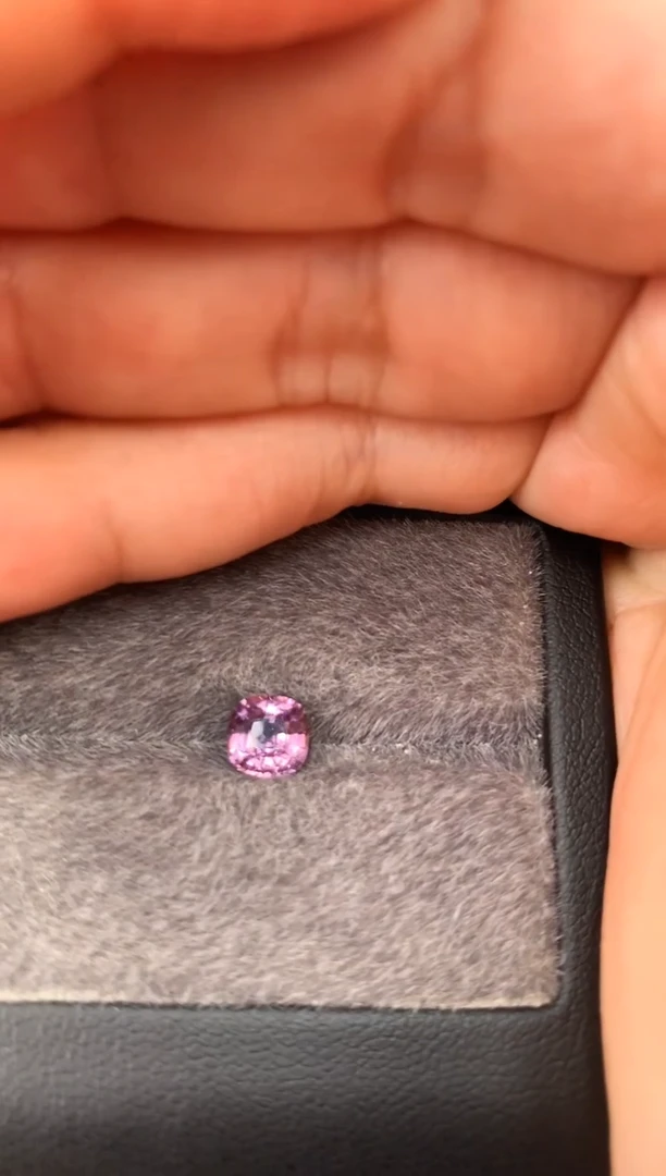 未镶嵌裸石定制尖晶石枕型 丁香色调 1.13ct