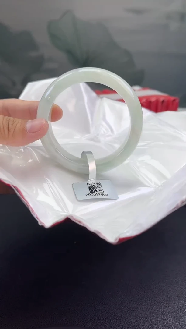 翡翠手镯未镶嵌翡翠手镯(微瑕）11