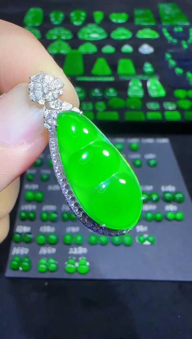 18K金镶嵌裸石翡翠福豆天然翡翠A货