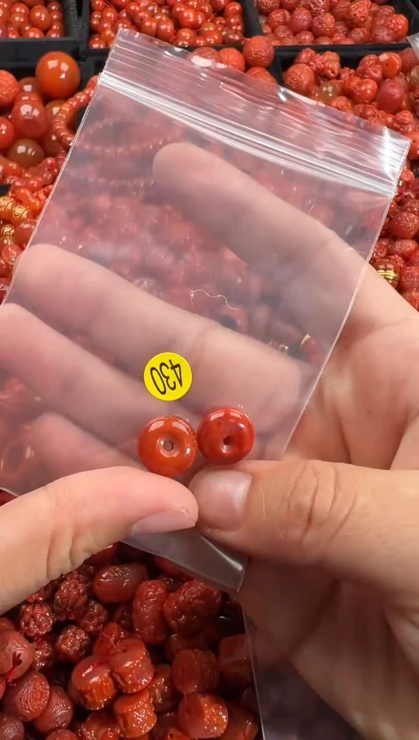 南红玛瑙未镶嵌颈饰1