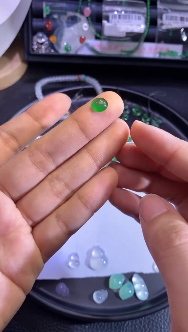 未镶嵌挂件翡翠蛋