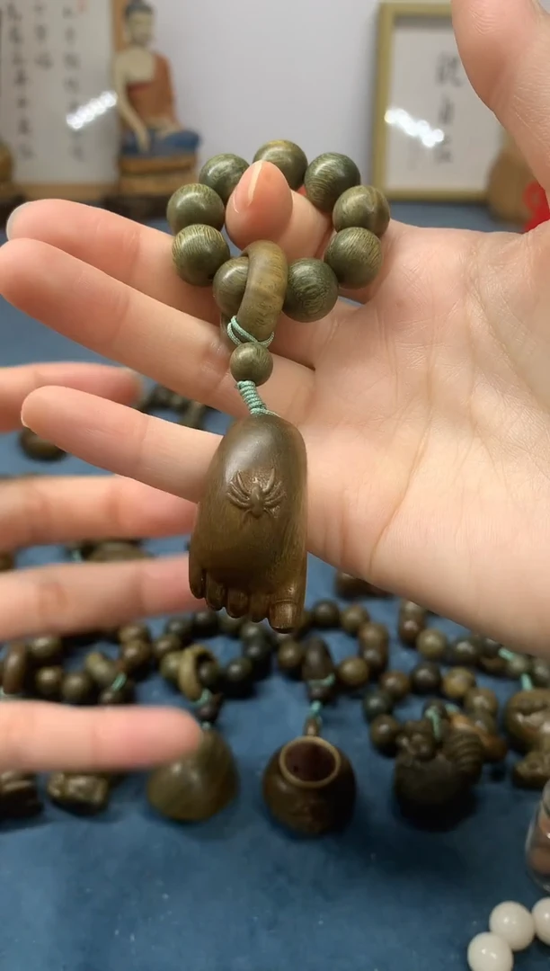 【闪购商品】维腊木(绿檀)把件知足常乐 盘玩件