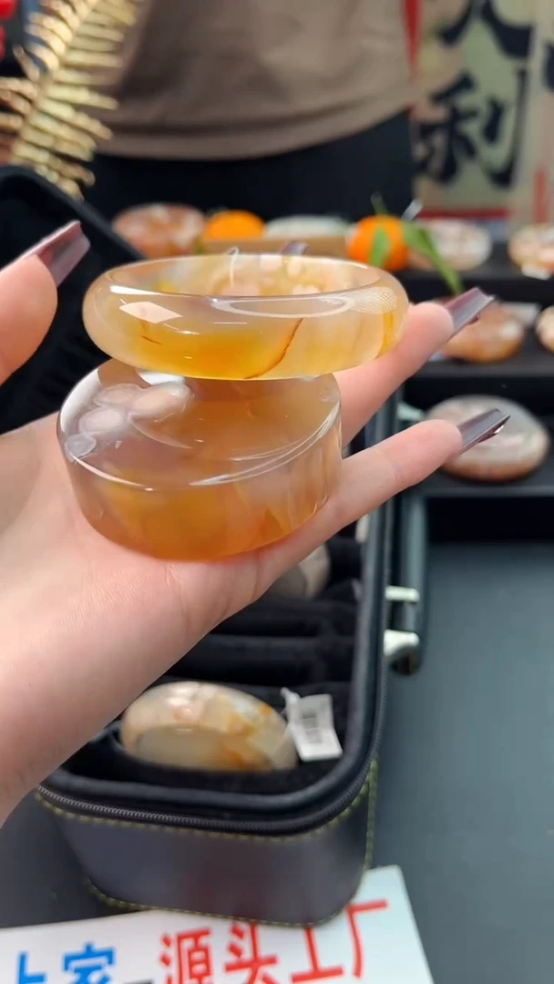 【闪购商品】石英质玉手镯未镶嵌赠送镯心（57圈口