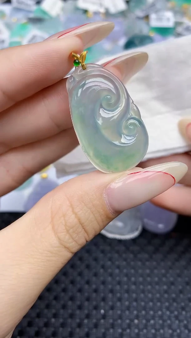 颈饰18K金镶嵌翡翠62   天然翡翠A货  百元以上9米证书费自理