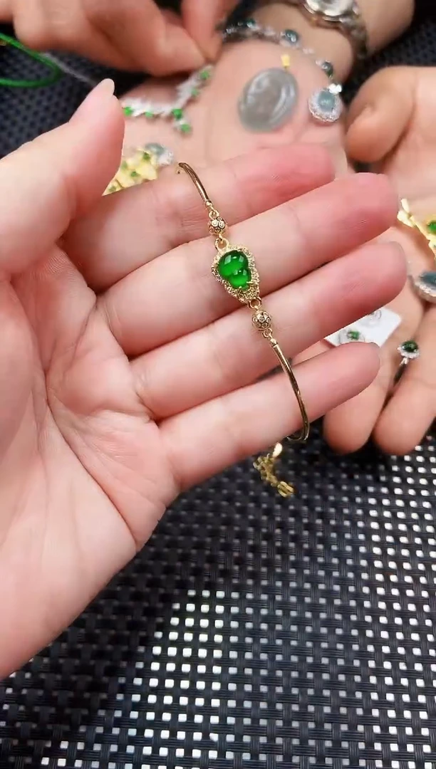 【闪购商品】翡翠手链未镶嵌11111111